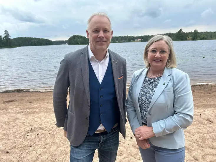  Samhällsutvecklingsnämndens ordförande Anton Sjödell (M) tillsammans med Kristine Hästmark (M), kommunstyrelsens ordförande i Gnosjö kommun.