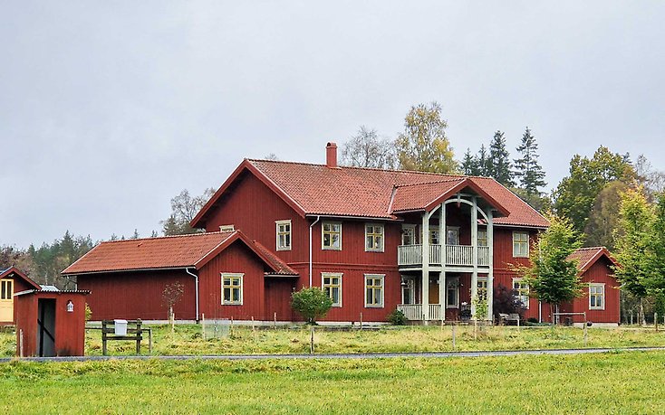 Villa sedd från landsväg.